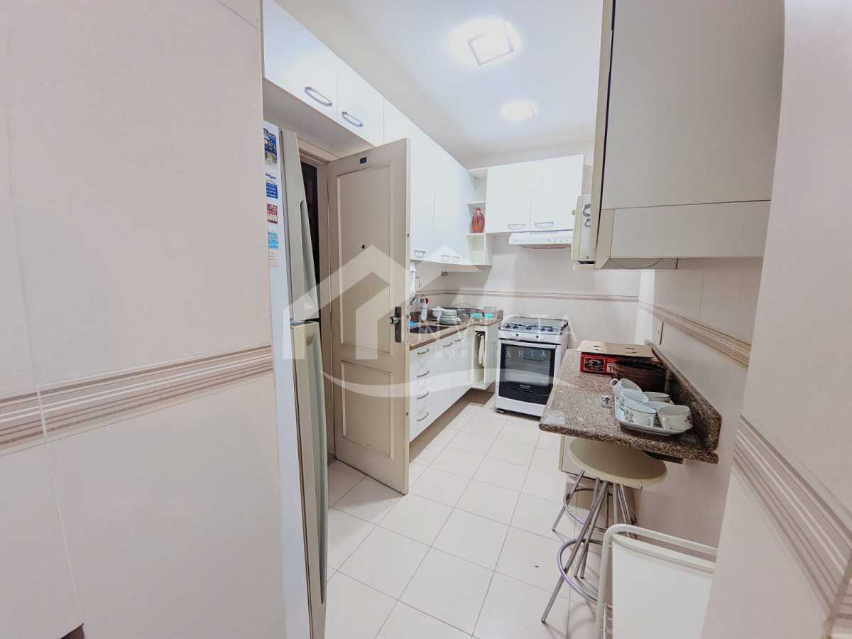 Imperdível - MARAVILHOSO 3 QUARTOS NA QUADRA DA PRAIA EM RUA NOBRE!!! - FCAP30845