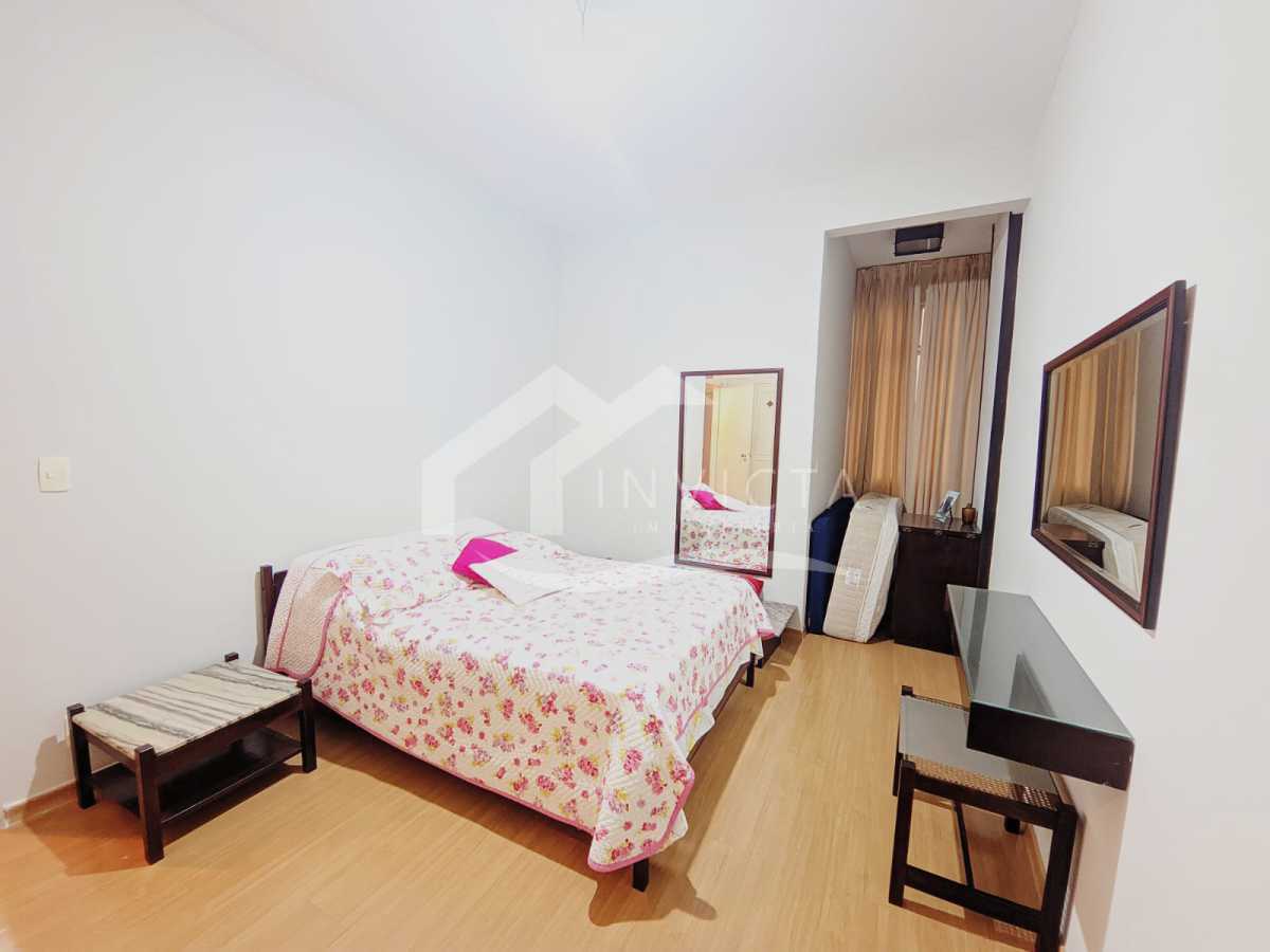 Imperdível - MARAVILHOSO 3 QUARTOS NA QUADRA DA PRAIA EM RUA NOBRE!!! - FCAP30845