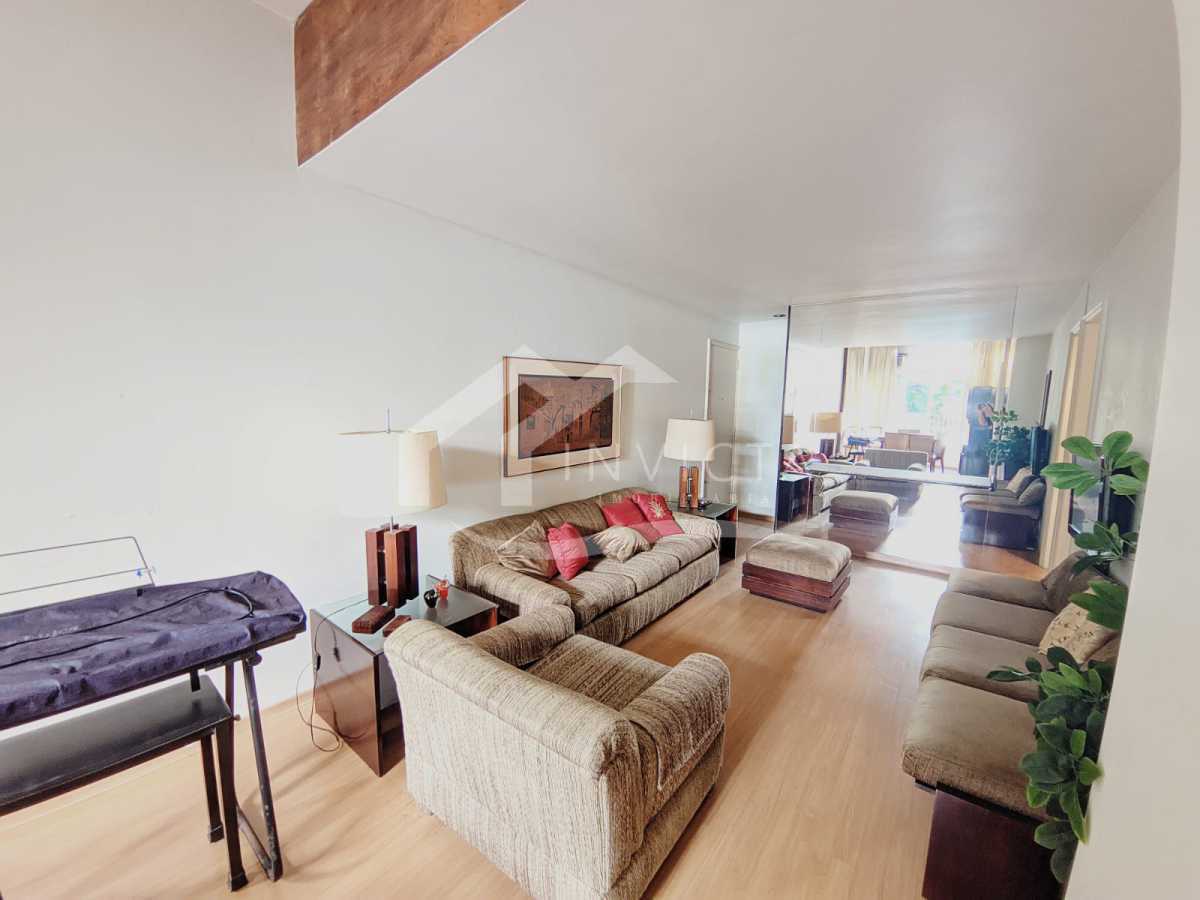 Imperdível - MARAVILHOSO 3 QUARTOS NA QUADRA DA PRAIA EM RUA NOBRE!!! - FCAP30845