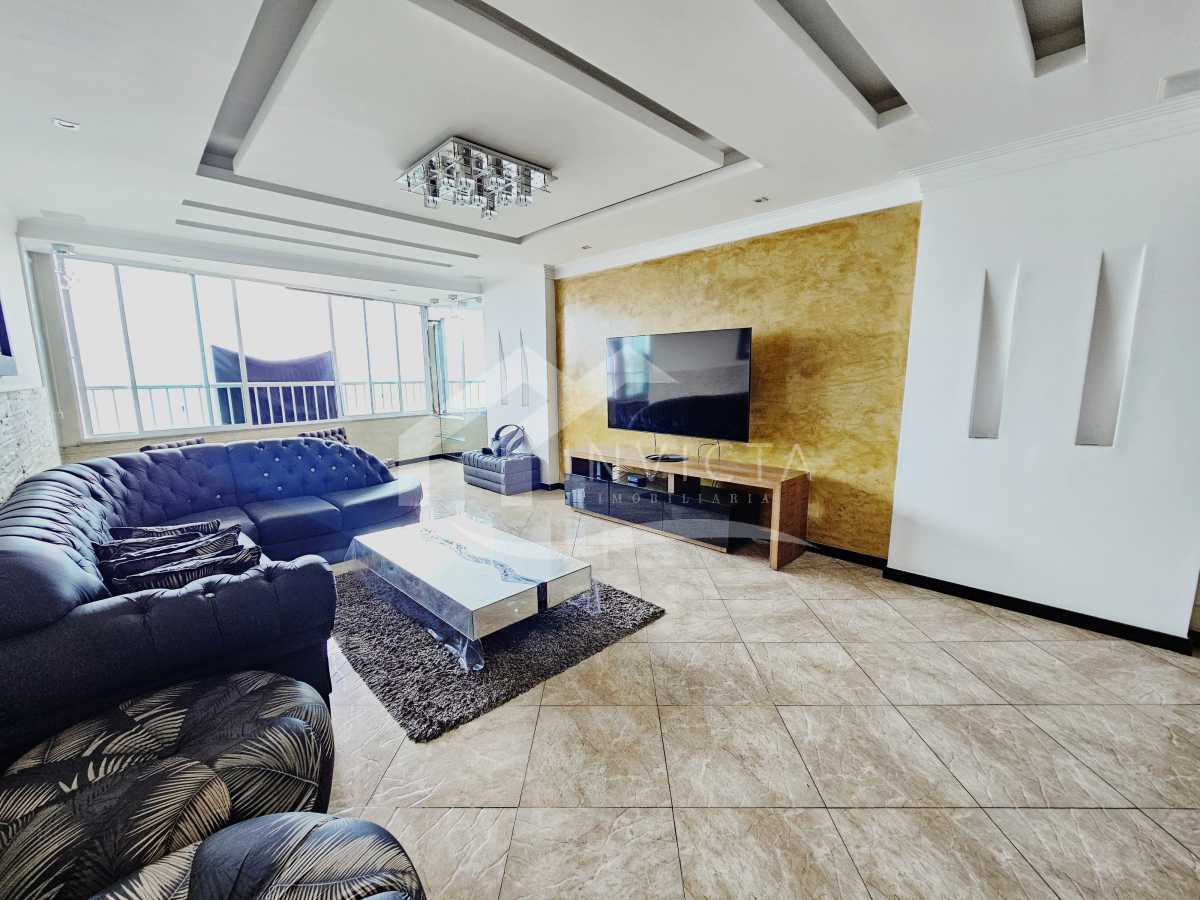 Conheça WhatsApp Image 2024-01-27 at 1 do imóvel - Localizado em uma das áreas mais cobiçadas e icônicas do Rio de Janeiro, este esplêndido apartamento de três quartos em Copacabana oferece uma residência luxuosa com uma vista deslumbrante para o mar. - PSAP30038 - 4 WhatsApp Image 2024-01-27 at 1 - 4