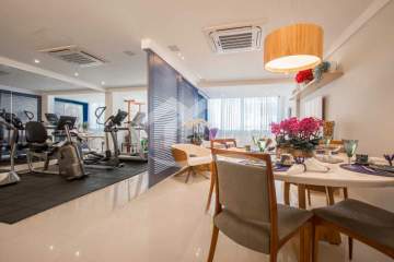 Excelente apartamento em andar alto de 3 quartos, dependência completa e com vaga na escritura. Imperdível na quadra da praia! - FCAP31413