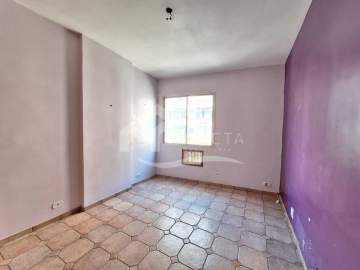 Imperdível - Belíssimo quarto sala com dependência em rua nobre de Copacabana. - FCAP11583