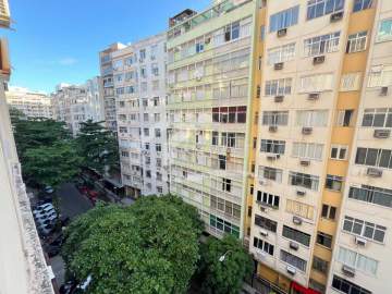 Ótima localização - EXCELENTE APARTAMENTO QUARTO E SALA, EM BOA LOCALIZAÇÃO NO POSTO 4 DE COPACABANA. COM PORTEIRA FECHADA! - FCAP11591