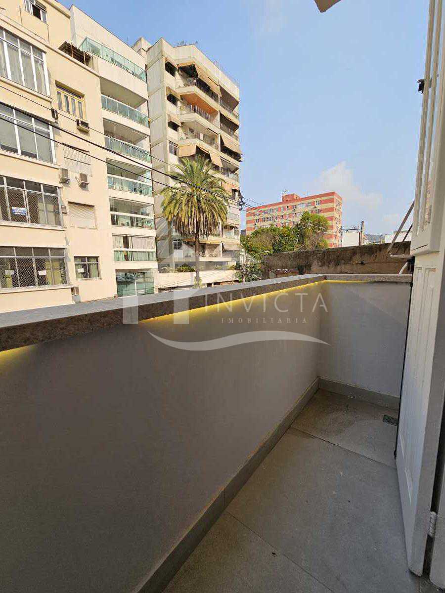 Conheça 20240824_150912 do imóvel - Três quartos com varanda todo reformado e com duas suítes em rua tranquila de Botafogo - FCAP31464 - 2 20240824_150912 - 2