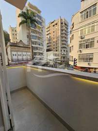 Ótima localização - Três quartos com varanda todo reformado e com duas suítes em rua tranquila de Botafogo - FCAP31464