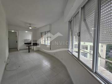 Ótima localização - Excelente conjugado reformado a uma quadra da praia no posto 6 - RPKI10033