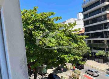 Ótima localização - GRANDE OPORTUNIDADE DE 3 QUARTOS EM PRÉDIO COM VALOR HISTÓRICO. SITUADO EM RUA SILENCIOSA DE IPANEMA A 100M DA CICLOVIA DA LAGOA!!! - RPAP30090