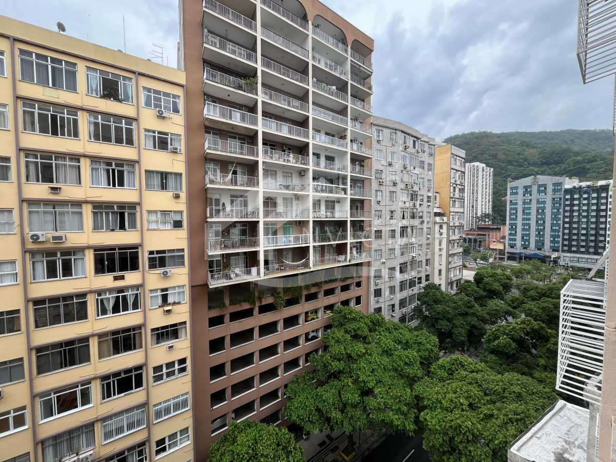 Imperdível - Excelente 3 quartos reformado com vaga na escritura - FLAP30025