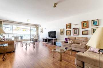 Imperdível - Maravilhoso 3 quartos reformado em Copanema - RPAP30124