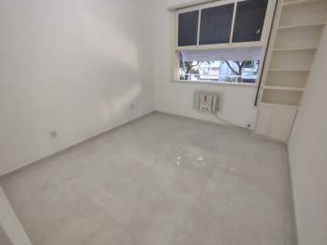 Imperdível - MARAVILHOSO TRÊS QUARTOS EM RUA NOBRE COM VAGA NA ESCRITURA!!!!! - FCAP31582