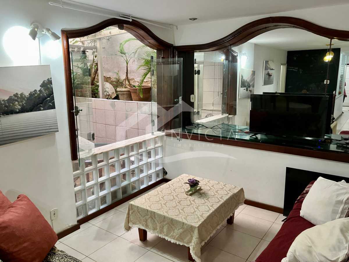 Conheça 4 Sala vista varanda do imóvel - Apartamento 2 quartos (c/ 2 suítes) e área externa no coração de Ipanema - IPAP20006 - 1 4 Sala vista varanda - 1