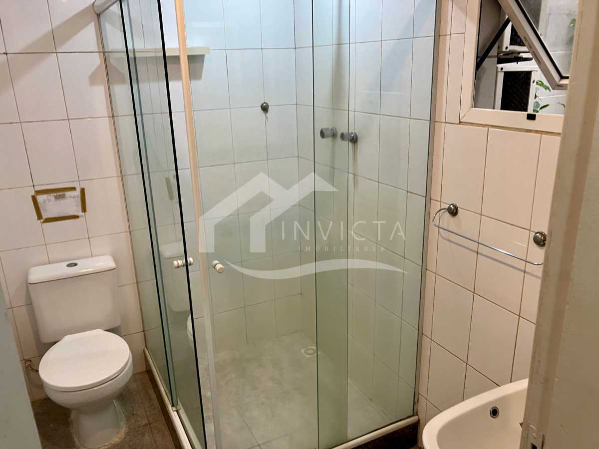 Conheça 21 Banheiro da suíte com vara do imóvel - Apartamento 2 quartos (c/ 2 suítes) e área externa no coração de Ipanema - IPAP20006 - 23 21 Banheiro da suíte com vara - 23