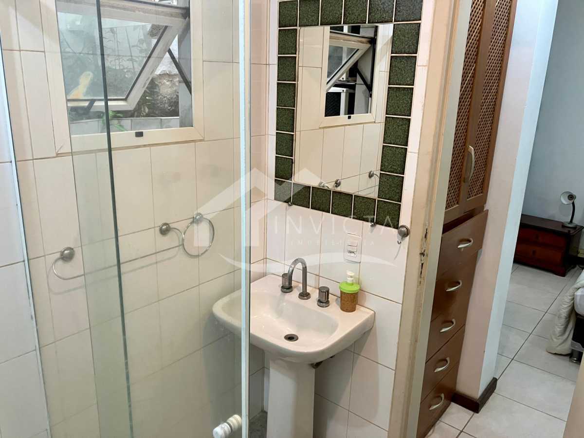 Conheça 22 Banheiro suíte com varanda do imóvel - Apartamento 2 quartos (c/ 2 suítes) e área externa no coração de Ipanema - IPAP20006 - 24 22 Banheiro suíte com varanda - 24
