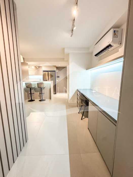 Conheça Sala do imóvel - 3 QUARTOS REFORMADO, COM VARANDA E VAGA NA ESCRITURA, NO LEBLON!!! - IPAP30011 - 9 Sala - 9
