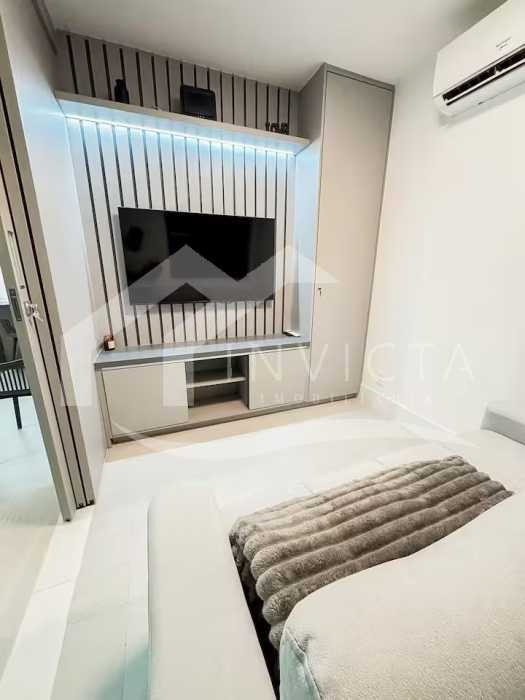 Conheça Sala de tv do imóvel - 3 QUARTOS REFORMADO, COM VARANDA E VAGA NA ESCRITURA, NO LEBLON!!! - IPAP30011 - 11 Sala de tv - 11