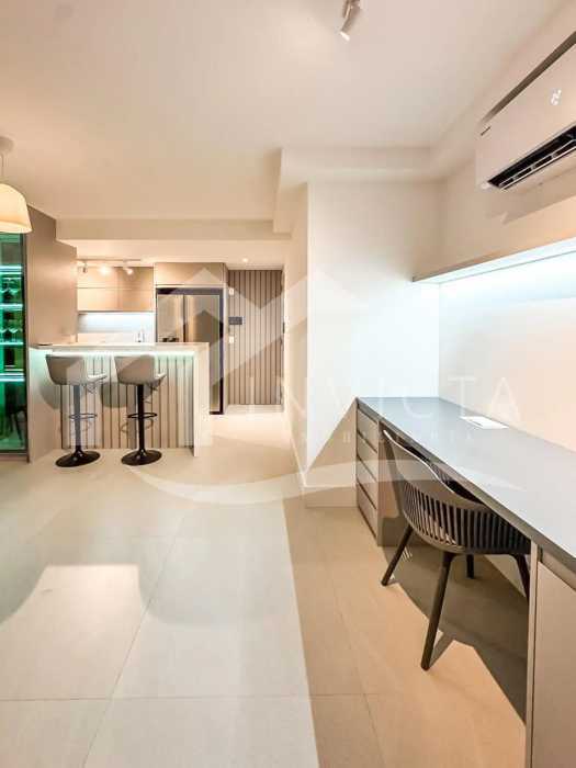 Conheça Sala do imóvel - 3 QUARTOS REFORMADO, COM VARANDA E VAGA NA ESCRITURA, NO LEBLON!!! - IPAP30011 - 7 Sala - 7