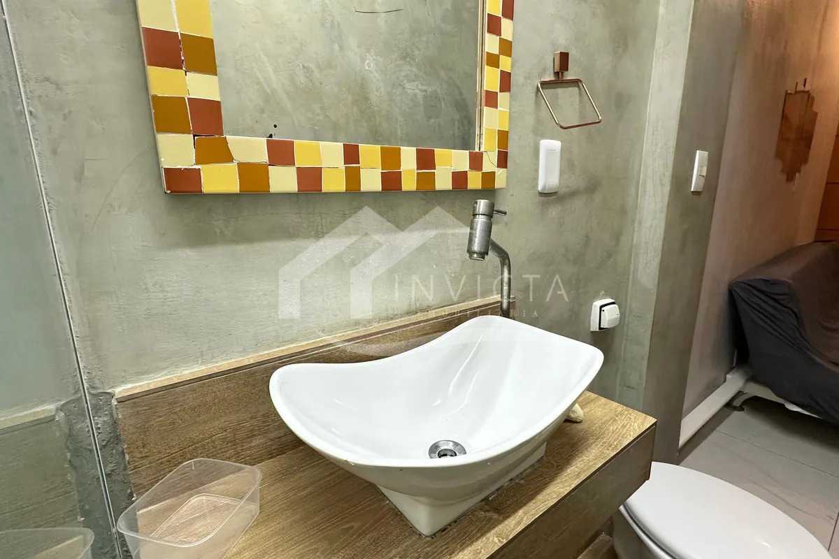 Ótima localização - INCRIVEL CONJUGADO REVESTIDO PARA QUARTO E SALA TUDO REFORMADO!!!! - FCKI10541