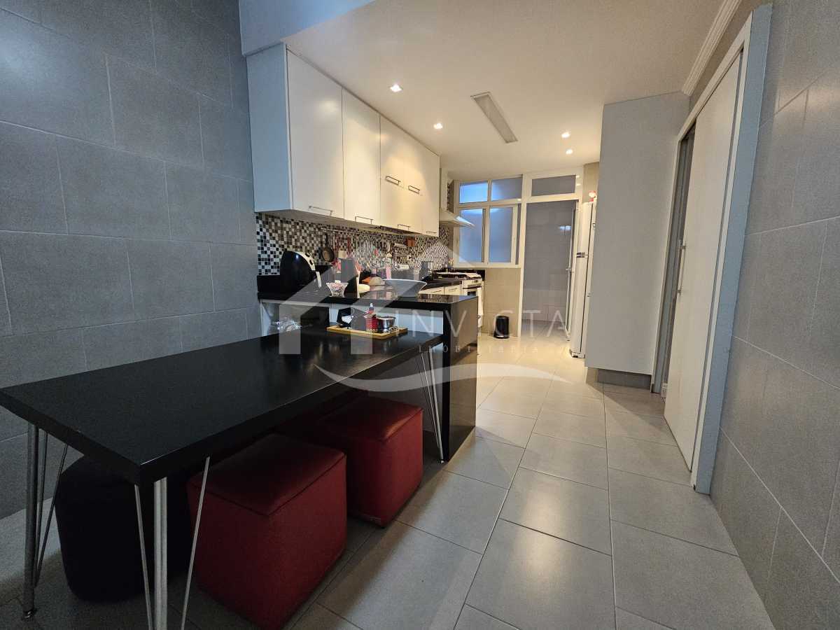 Imperdível - Esplêndido apartamento luxuoso, reformado e muito bem localizado em rua nobre do posto 6 - FCAP40234