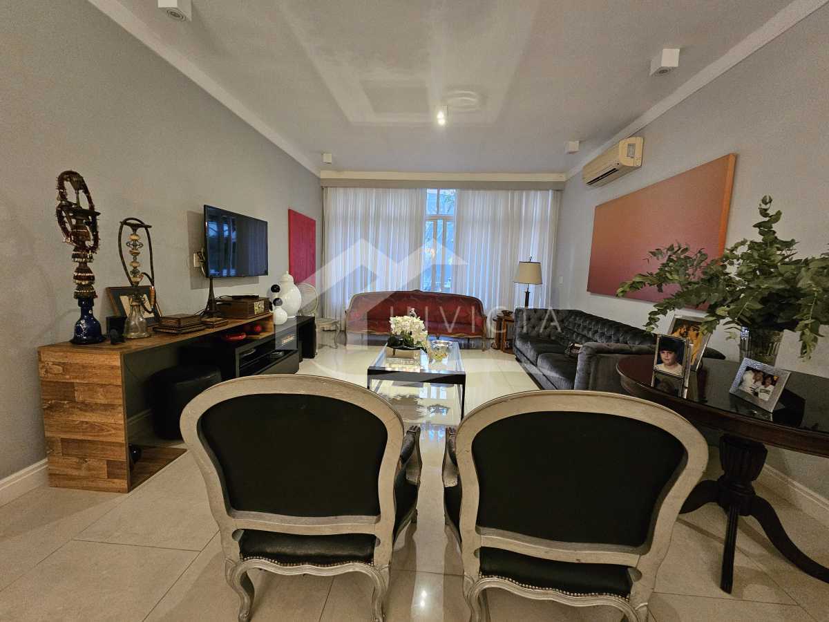 Imperdível - Esplêndido apartamento luxuoso, reformado e muito bem localizado em rua nobre do posto 6 - FCAP40234