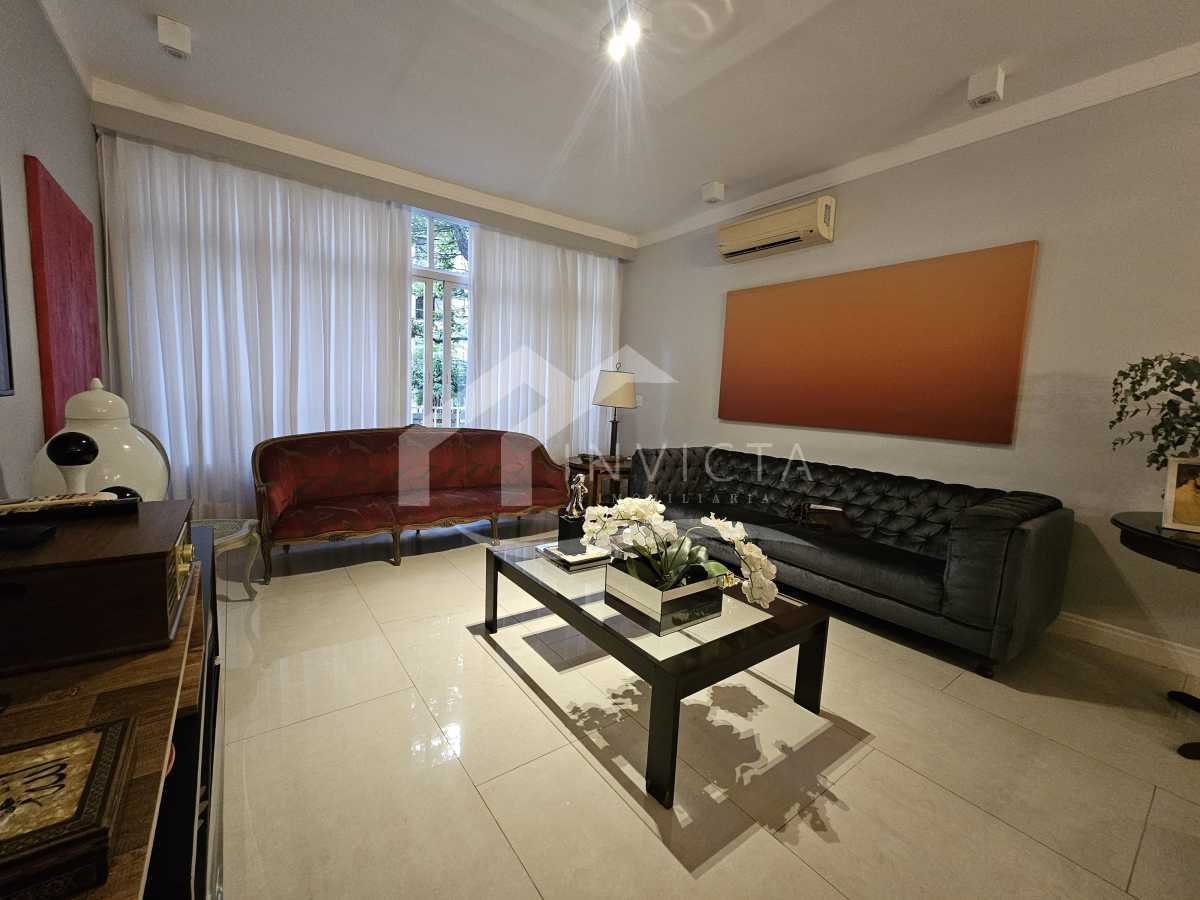 Imperdível - Esplêndido apartamento luxuoso, reformado e muito bem localizado em rua nobre do posto 6 - FCAP40234