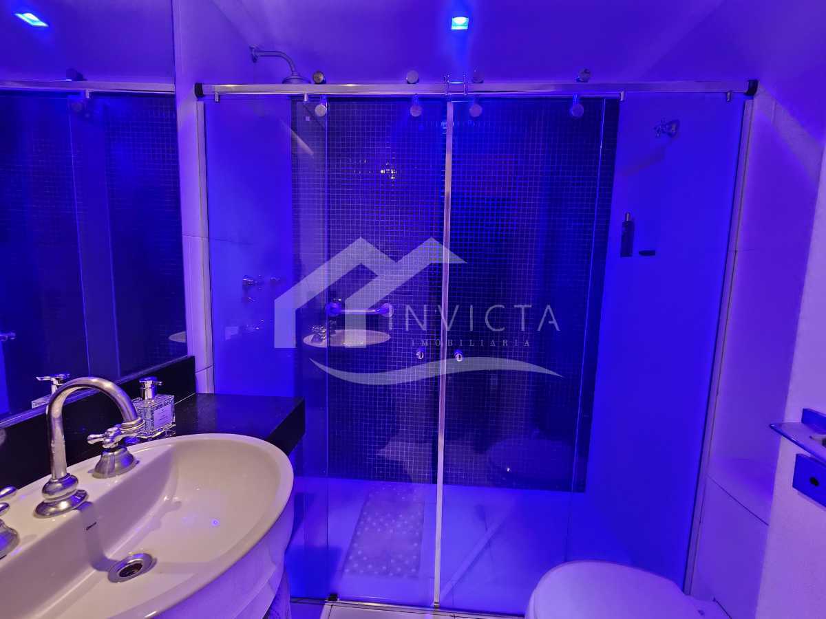 Imperdível - Esplêndido apartamento luxuoso, reformado e muito bem localizado em rua nobre do posto 6 - FCAP40234