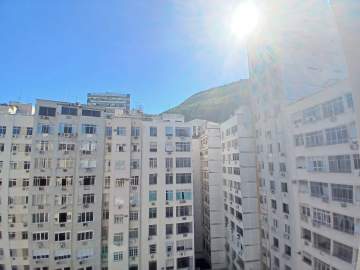 Imperdível - Belíssimo apartamento de 3 quartos em rua nobre de Copacabana. - FLAP30051