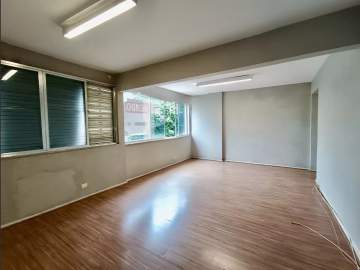 Ótima localização - Oportunidade de 2 quartos com área aberta em rua valorizada no Leblon - IPAP20025