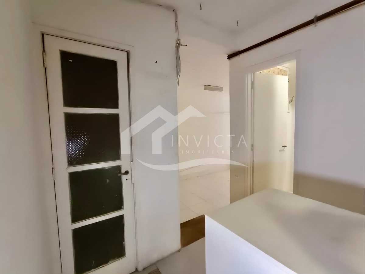 Conheça área de transição do imóvel - Oportunidade de 2 quartos com área aberta em rua valorizada no Leblon - IPAP20025 - 14 área de transição - 14