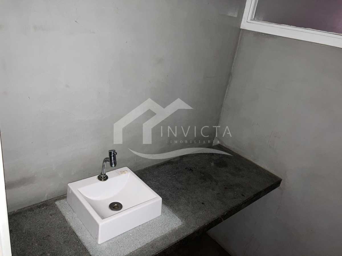 Conheça lavabo com box 2 do imóvel - Oportunidade de 2 quartos com área aberta em rua valorizada no Leblon - IPAP20025 - 8 lavabo com box 2 - 8