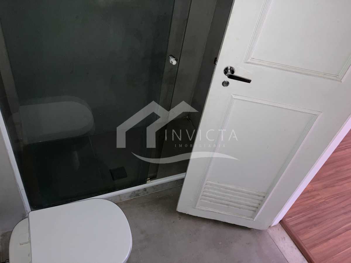 Conheça lavabo com box 3 do imóvel - Oportunidade de 2 quartos com área aberta em rua valorizada no Leblon - IPAP20025 - 9 lavabo com box 3 - 9