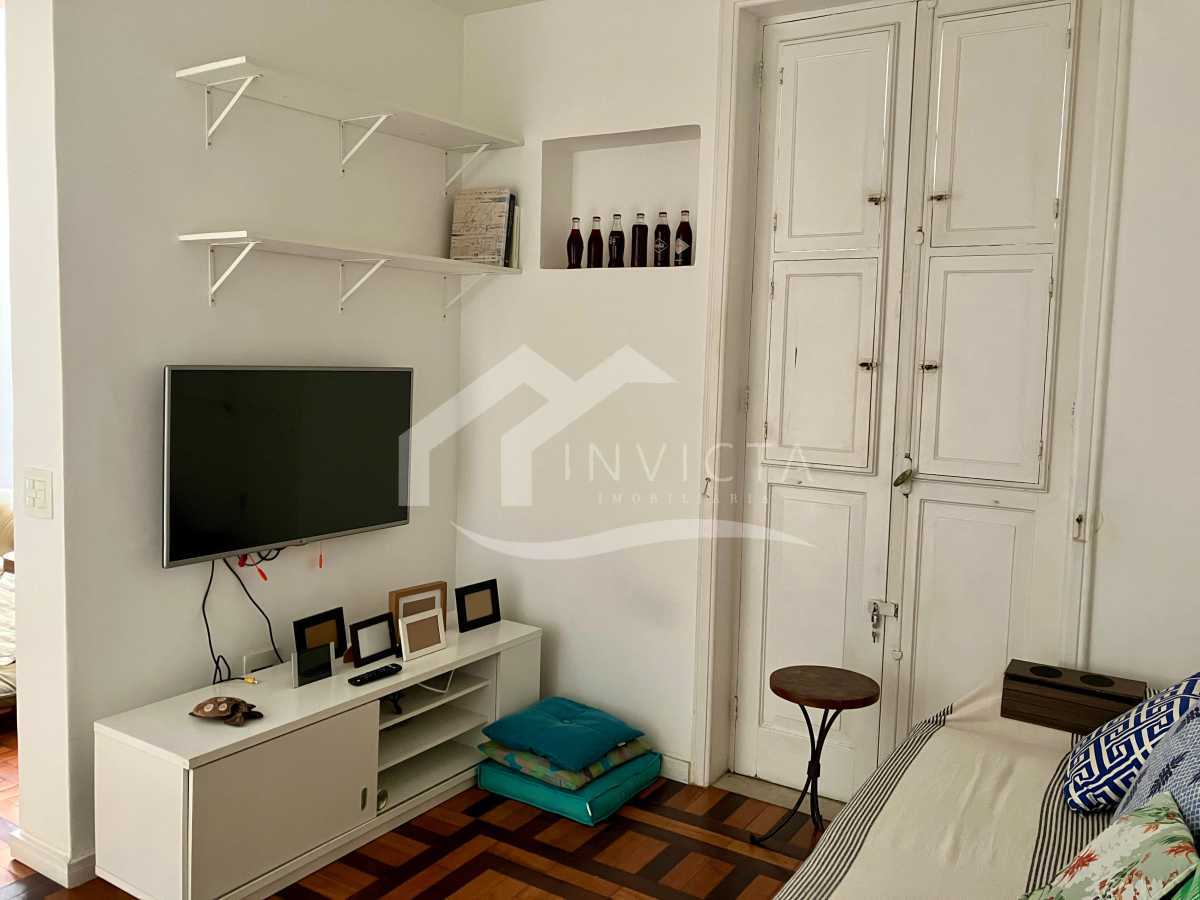 Conheça Quarto revertido em sala de TV do imóvel - CHARMOSÍSSIMO 2 quartos mobiliado e reformado no Posto 9 de Ipanema! - IPAP20028 - 9 Quarto revertido em sala de TV - 9