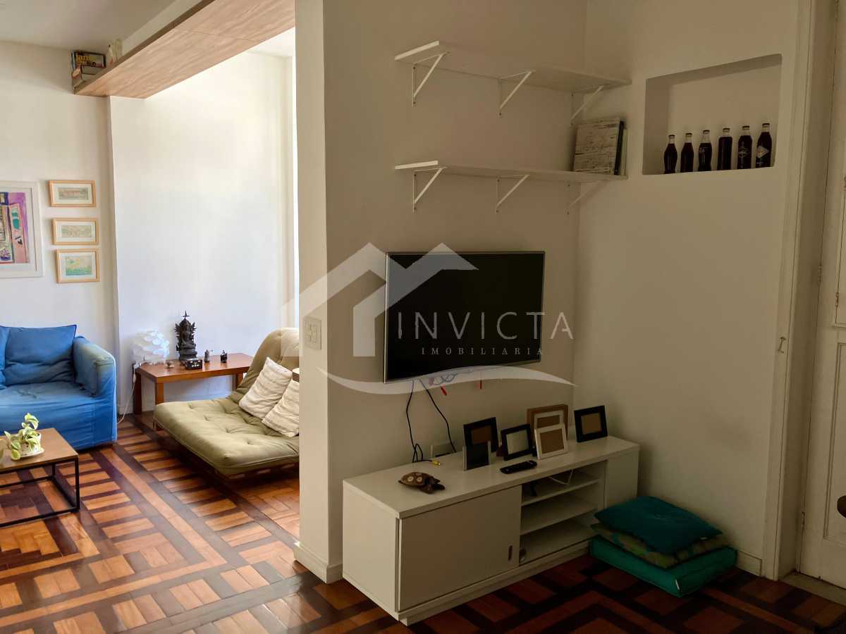 Conheça Quarto revertido em sala de TV do imóvel - CHARMOSÍSSIMO 2 quartos mobiliado e reformado no Posto 9 de Ipanema! - IPAP20028 - 8 Quarto revertido em sala de TV - 8
