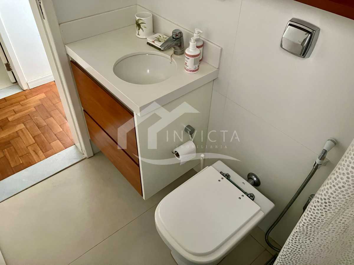 Conheça Banheiro social 4 do imóvel - CHARMOSÍSSIMO 2 quartos mobiliado e reformado no Posto 9 de Ipanema! - IPAP20028 - 30 Banheiro social 4 - 30