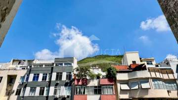 Ótima localização - Quarto e sala com dependência com 55m² . Posto 4 de Copacabana - FCAP10257