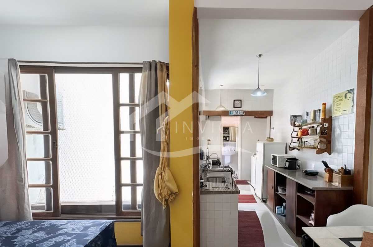 Conheça Sala/cozinha do imóvel - Encantador sala e quarto (c/ suíte) mobiliado em prédio antigo de Ipanema - IPAP10023 - 6 Sala/cozinha - 6