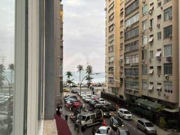 Ótima localização - Ótimo apartamento original 4 quartos reformados na quadra da praia!! - IPAP30044