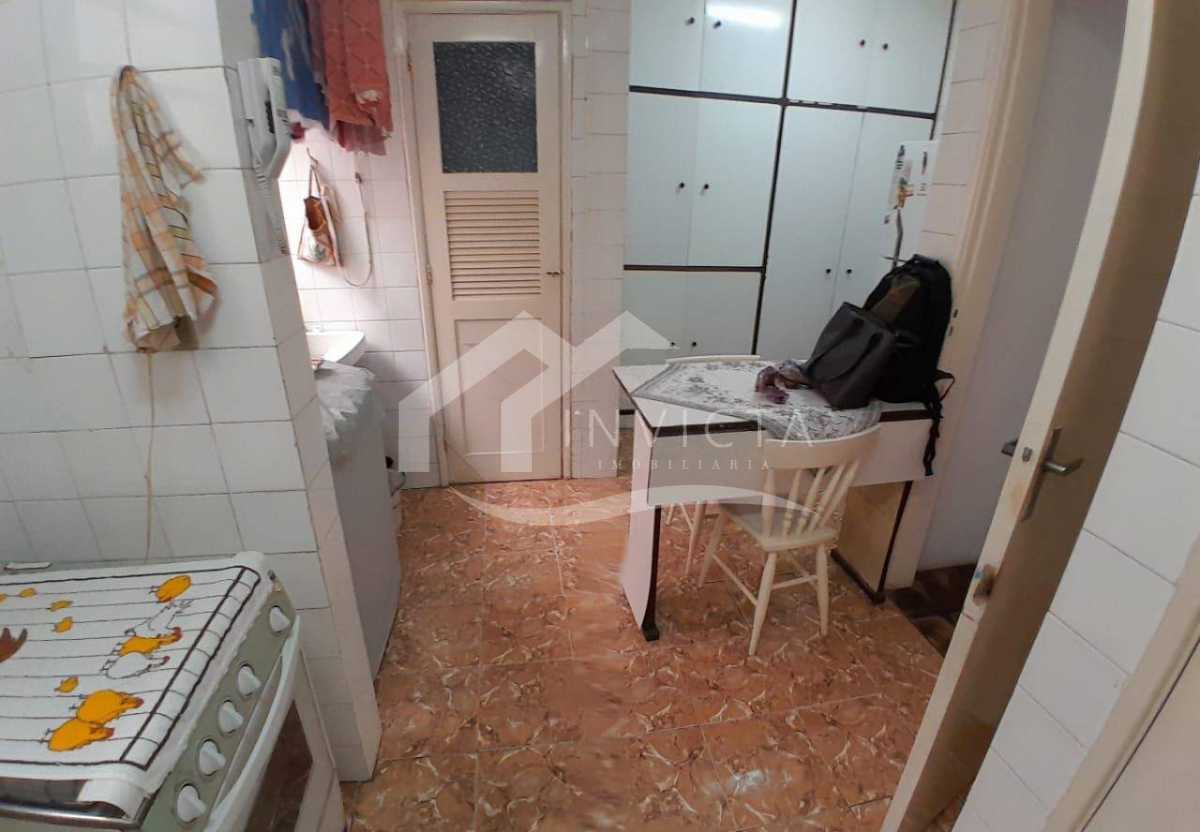 Conheça Cozinha/área do imóvel - Excelente 2 quartos com vaga escriturada em rua nobre de Copacabana - IPAP20045 - 24 Cozinha/área - 24