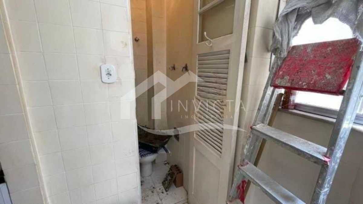 Conheça Banheiro de serviço do imóvel - 2 quartos com vista montanha em rua nobre de Copacabana - FCAP21428 - 24 Banheiro de serviço - 24