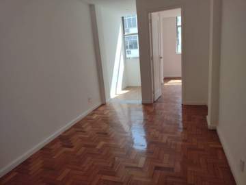 Imperdível - Encante-se com este incrível apartamento no padrão Semi-Luxo, localizado em uma posição privilegiada de frente, com fachada em Argamassa e uma vista livre - FCAP10270