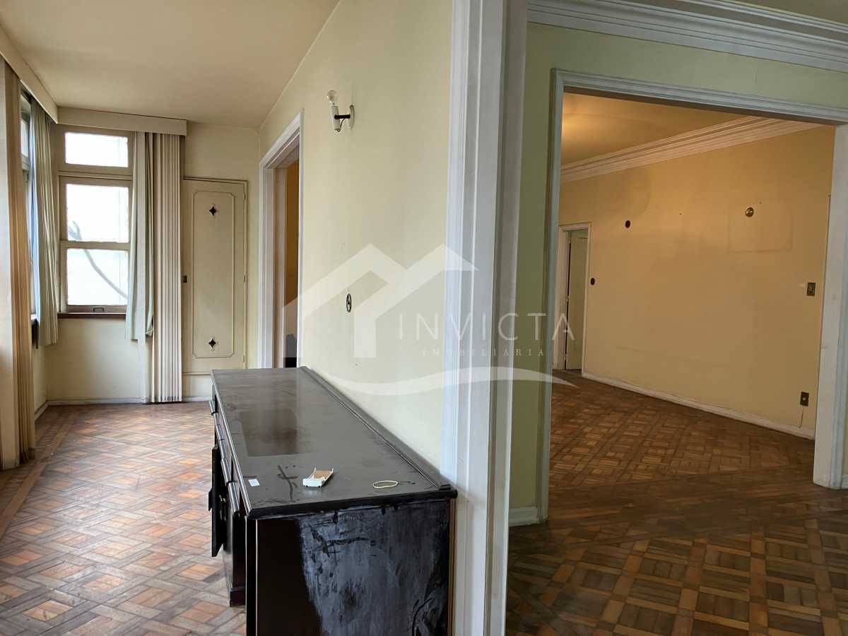 Conheça Sala do imóvel - Apartamento 4 quartos c/ vaga no verdadeiro coração de Copacabana! - IPAP40023 - 8 Sala - 8