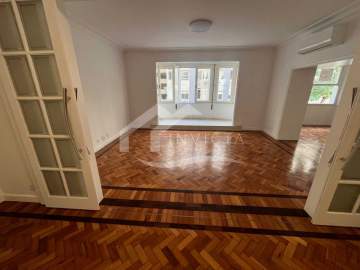Imperdível - Excelente apartamento de 3 quartos no Leme - FCAP31662