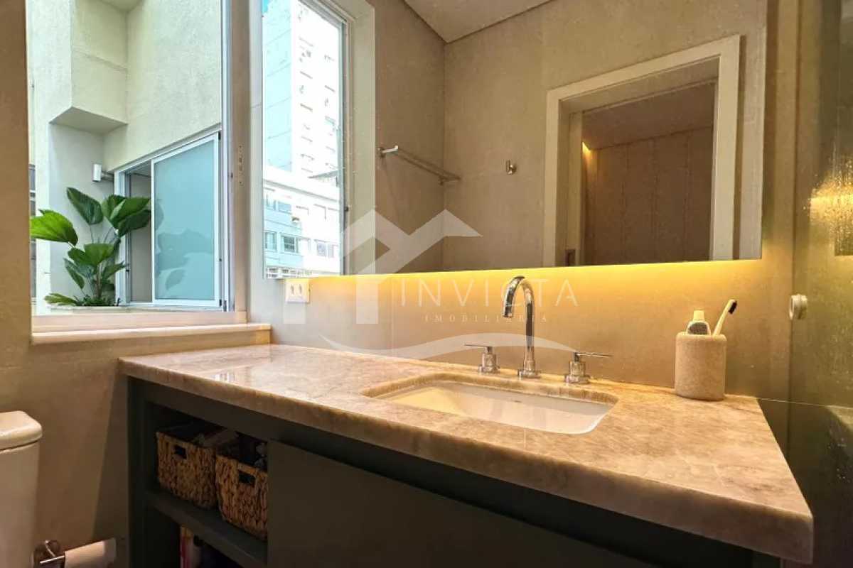 Conheça Banheiro suíte 1 do imóvel - Fabuloso apartamento 2 quartos (2 suítes) com vaga na escritura em Ipanema! - IPAP30072 - 14 Banheiro suíte 1 - 14