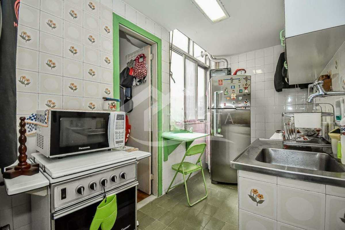 889700069f9d43f7aea5ff316eaea8 - 16