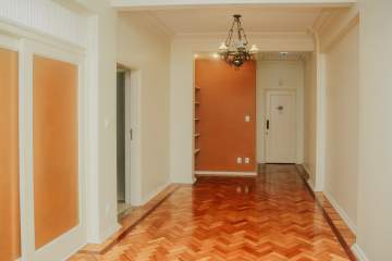 Ótima localização - MARAVILHOSO APARTAMENTO DE 3 QUARTOS EM RUA NOBRE DE COPACABANA! - FCAP30208