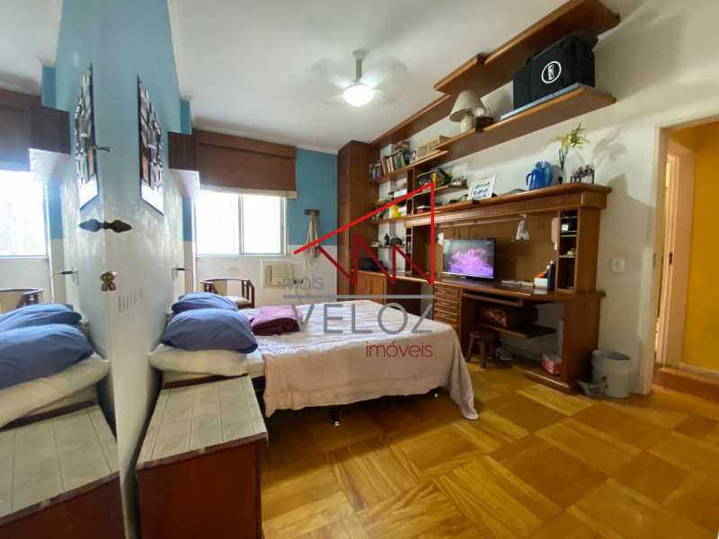 3 suites 27 - 24