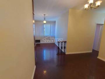 Excelente apartamento de 3 quartos, mobiliado, ampla cozinha, andar alto com vista frontal para a Rua Marques de Abrantes, próximo a supermercados, comércio, metrô e à Praia do Flamengo. Marque sua visita agora mesmo! - LAAP34339