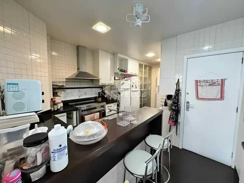 22 - 22