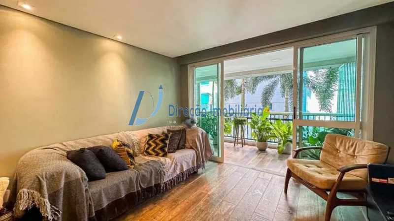 WhatsApp Image 2025-10-08 at 1 - 4