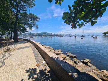 Imperdível - Apartamento à venda bairro Urca, quarto e sala frente à praia - AMAP10119