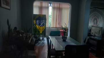 Ótima localização - Apartamento três quartos com varanda, dependência à venda em Copacabana, rua transversal, Posto 4 - AMAP30276